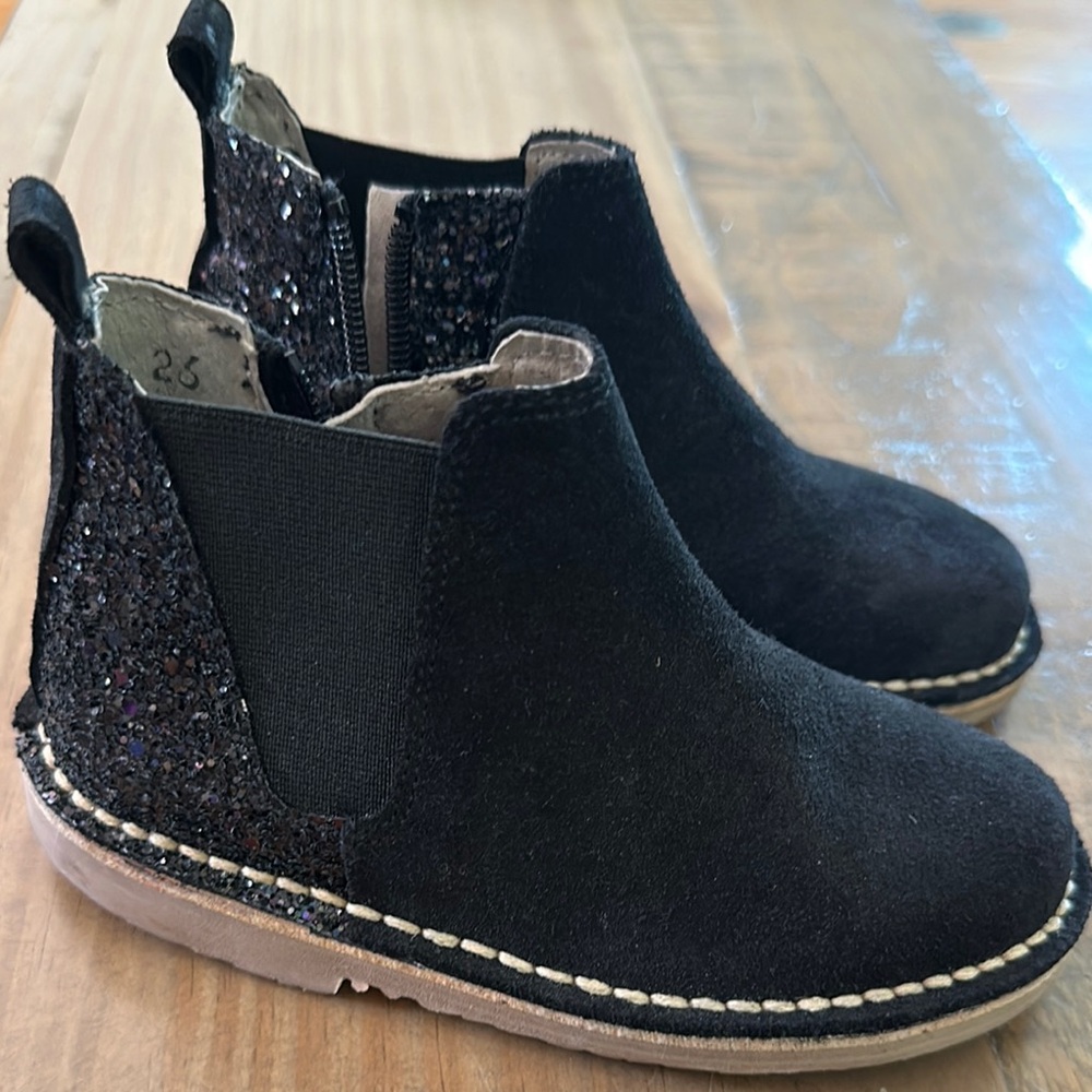 Black Sparkly Chelsea Boots with Light Sole